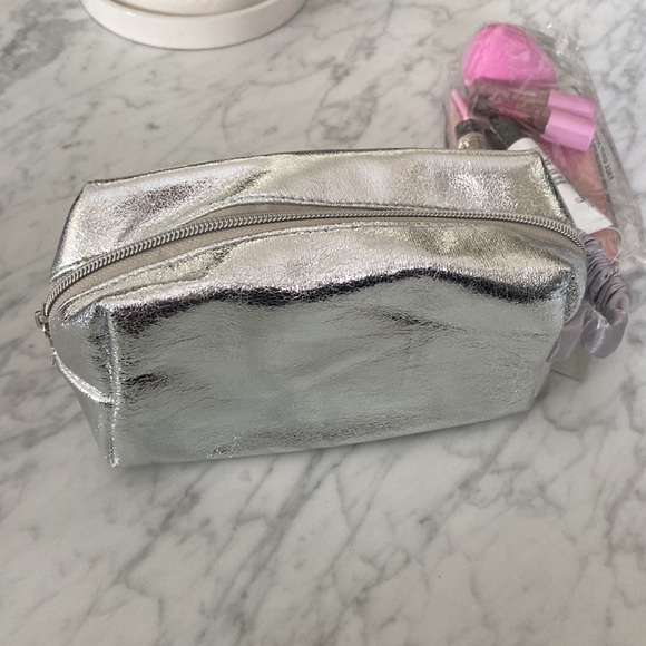 3/$20 Ulta Beauty Make-Up Sample Bag - Picture 3 of 4